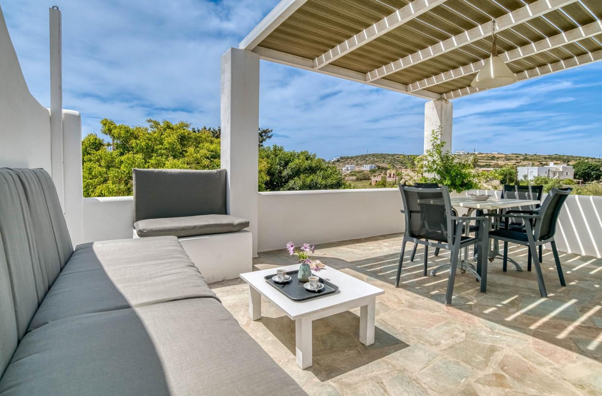 Dahlia And 3* Aliki (Paros)